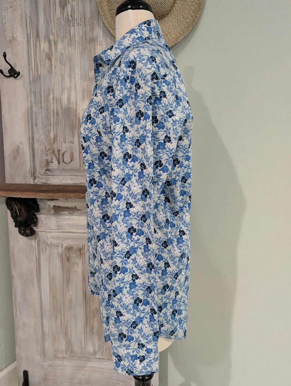 Banana Republic Light Blue and White Floral Button-Down Shirt
